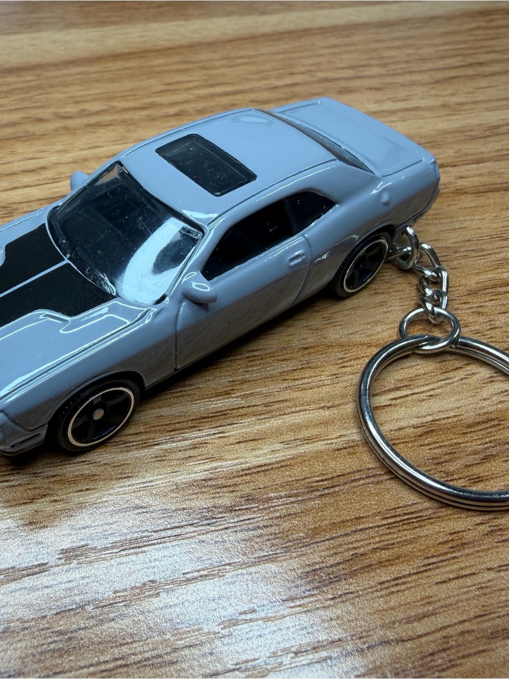 Matchbox, dodge charger, keychain 2008